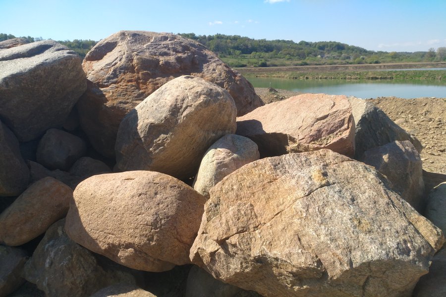 Granitowe kamienie ozdobne